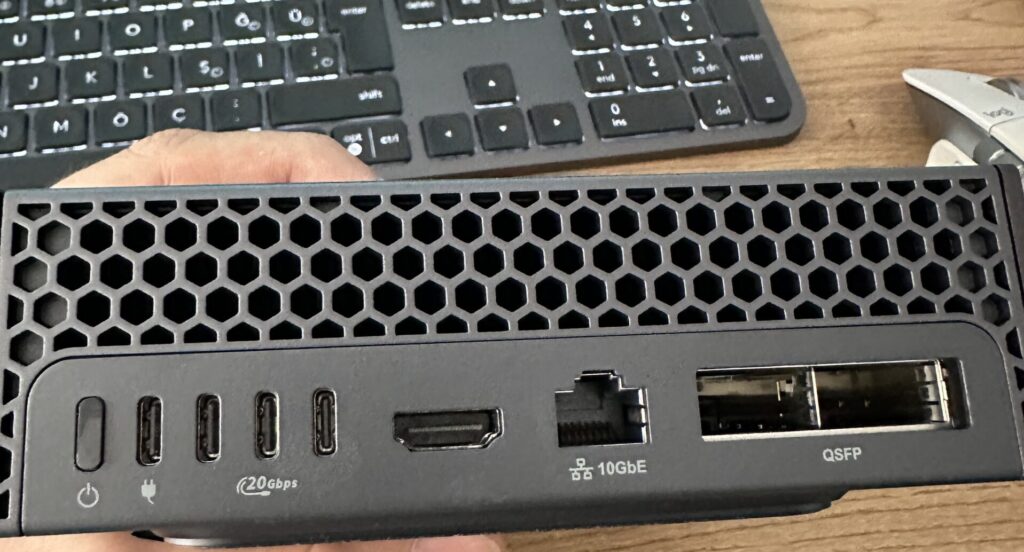 Dell Pro Max with GB10 arka panel portları